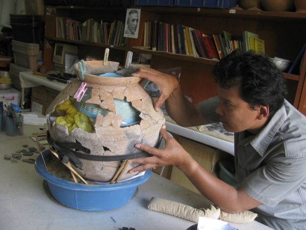 Ceramic conservation in Cambodia