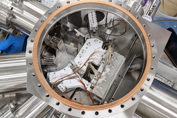 Close up of sapphire collector instrument in lab.